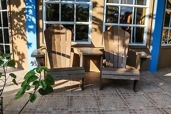 White Sands Cove Lodge *